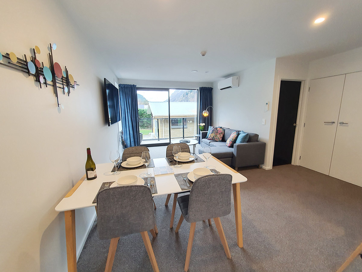 ultimate stays 2 bed holiday apartment in heart of queenstown, views of the lounge/dining area